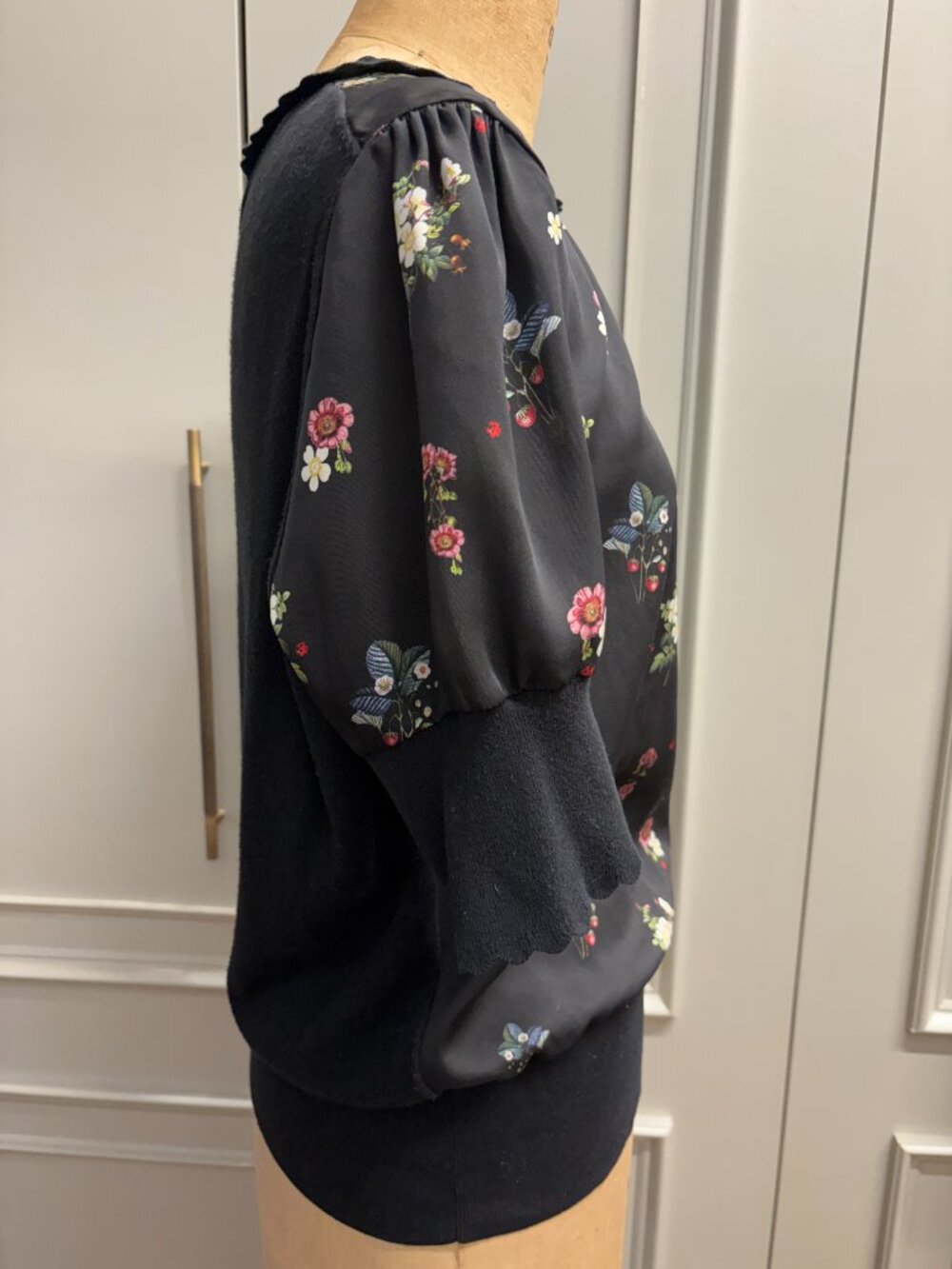 Ted Baker Shrayha Scallop Trim Floral Mixed-Media Top - Size 3 - Picture 2 of 8